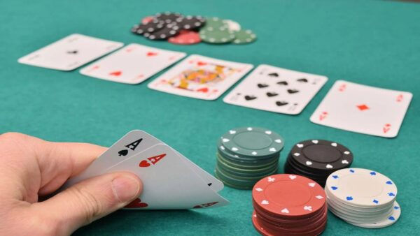 Au cœur du poker : déroulement d’une partie de A à Z
